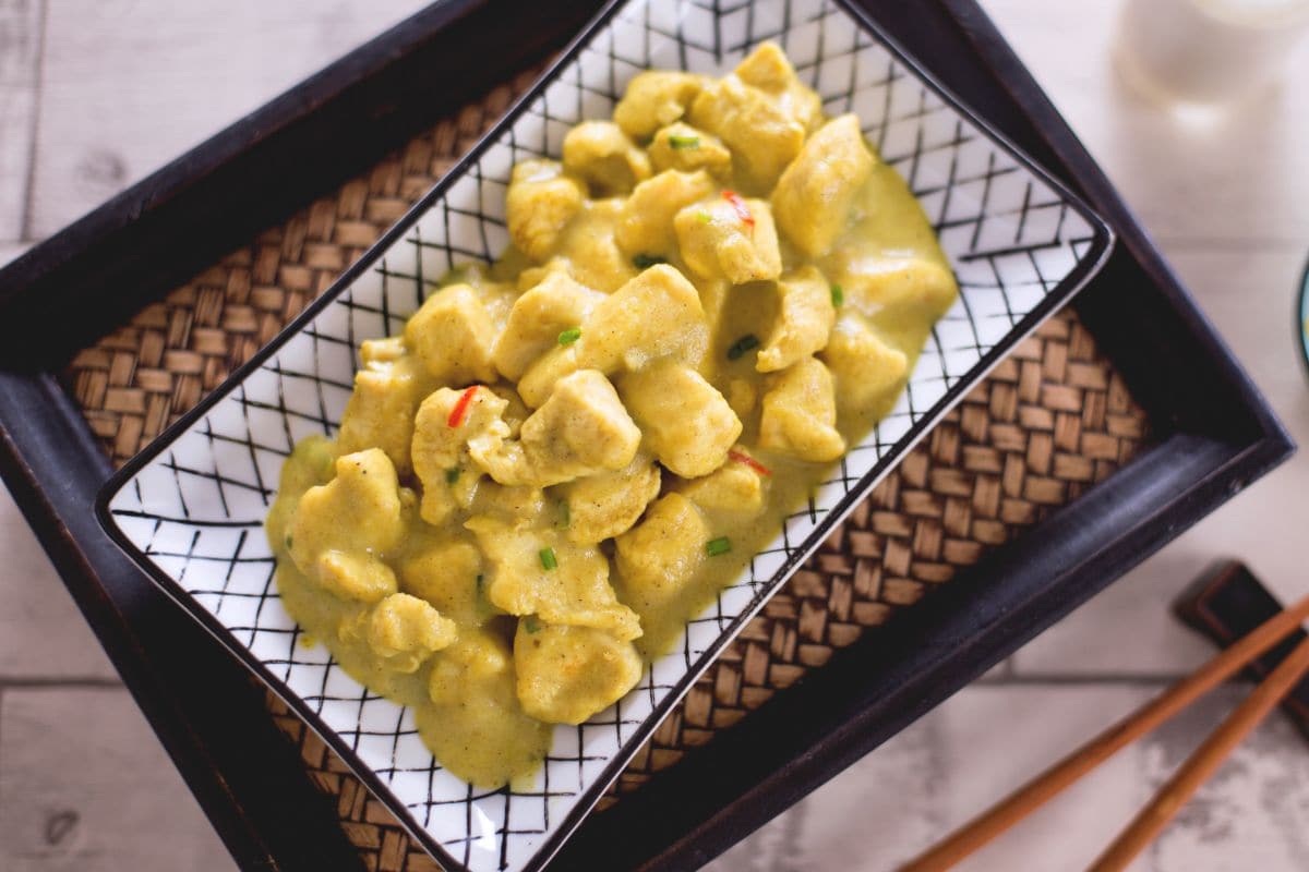 Poulet au lait de coco et curry