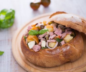 Grande salade dans le pain
