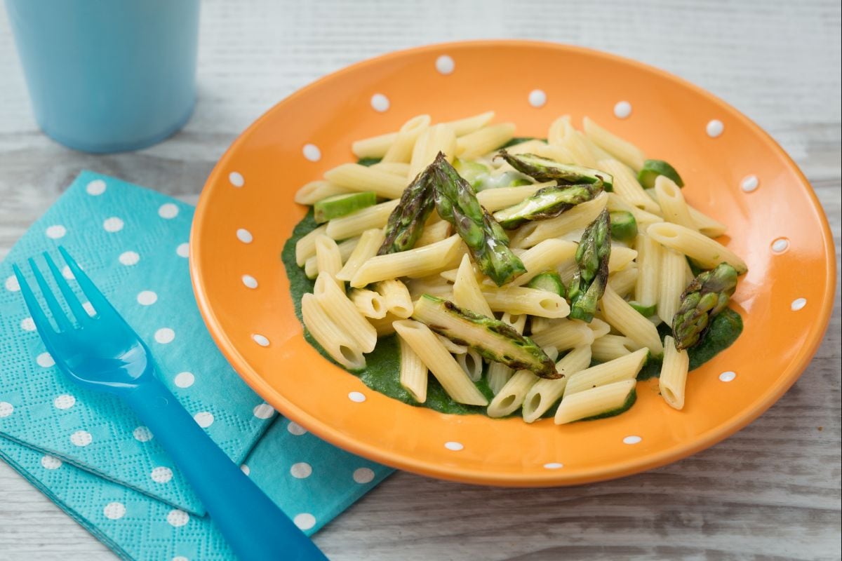 Mini penne avec moustaches d'asperges et crème d'épinards