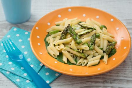 Mini penne avec moustaches d'asperges et crème d'épinards