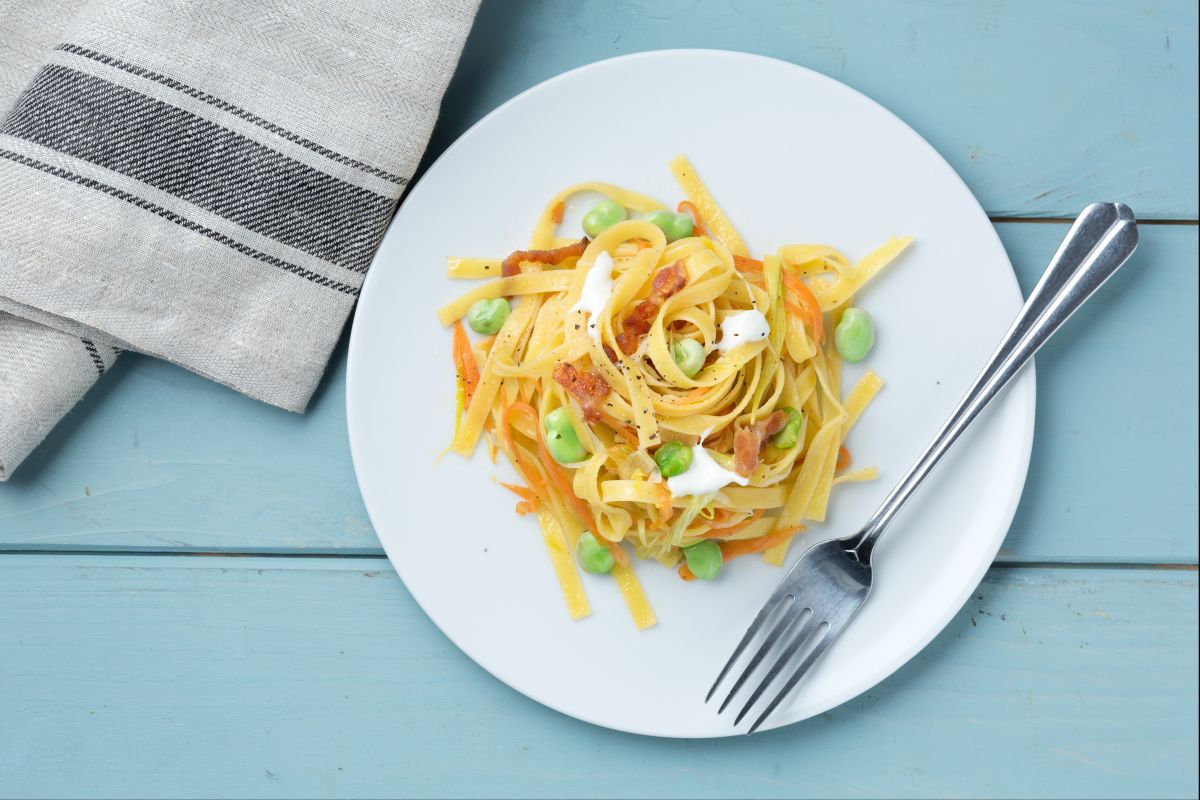 Tagliatelle aux fèves et stracciatella