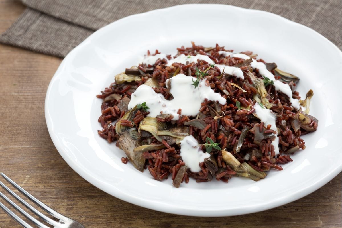 Riz rouge sauvage avec cœurs d'artichaut et stracchino