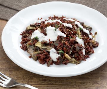Riz rouge sauvage avec cœurs d'artichaut et stracchino