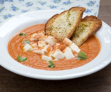Soupe de tomates rôties et mozzarella