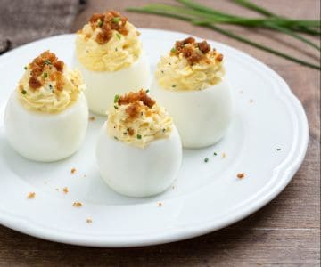Œufs farcis avec pain parfumé