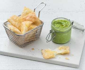 Pecorino frit frit avec crème de fèves