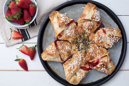 Roulade de pâte feuilletée aux fruits et chocolat