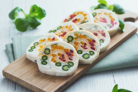 Roulés de pain aux légumes et chèvre