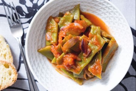 Haricots plats à la tomate