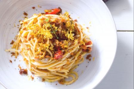 Pâtes aux fleurs de courgettes et poutargue