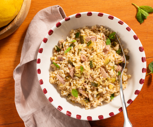 Riz froid au thon, courgettes et citron