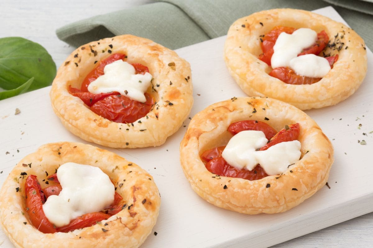 Feuilletés caprese