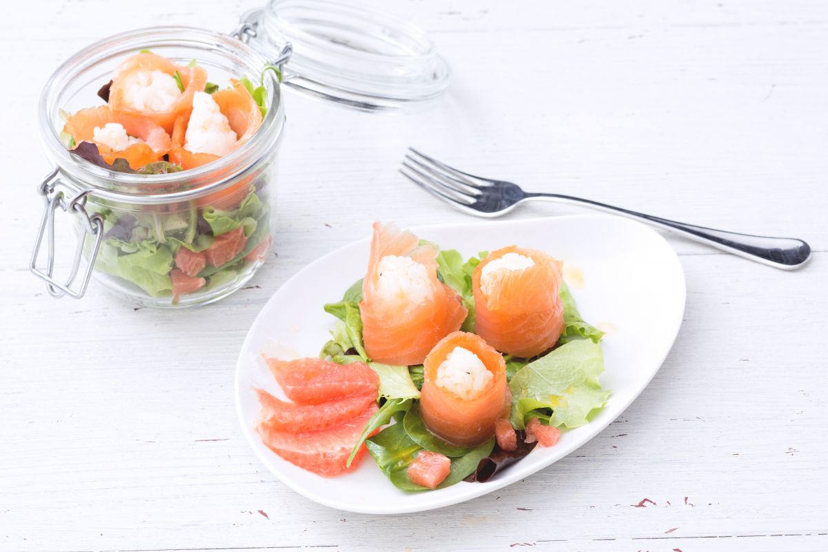 Bouchées de saumon avec salade au pamplemousse