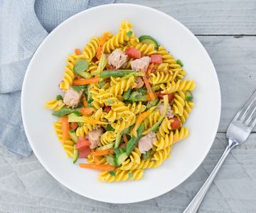 Pâtes froides aux légumes et curcuma