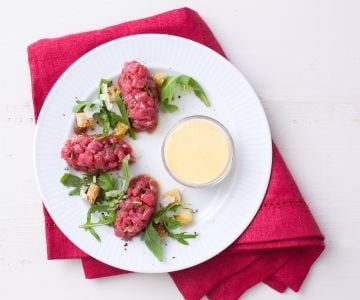 Tartare de fassona avec crème anglaise salée