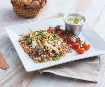 Riz rouge et céréales avec mozzarella de bufflonne et tomates cerises rôties
