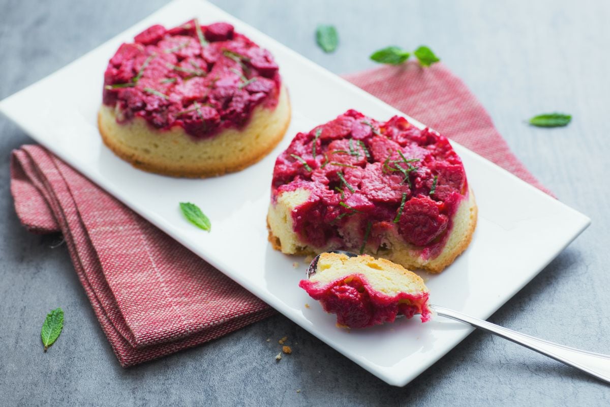 Gâteaux renversés aux framboises