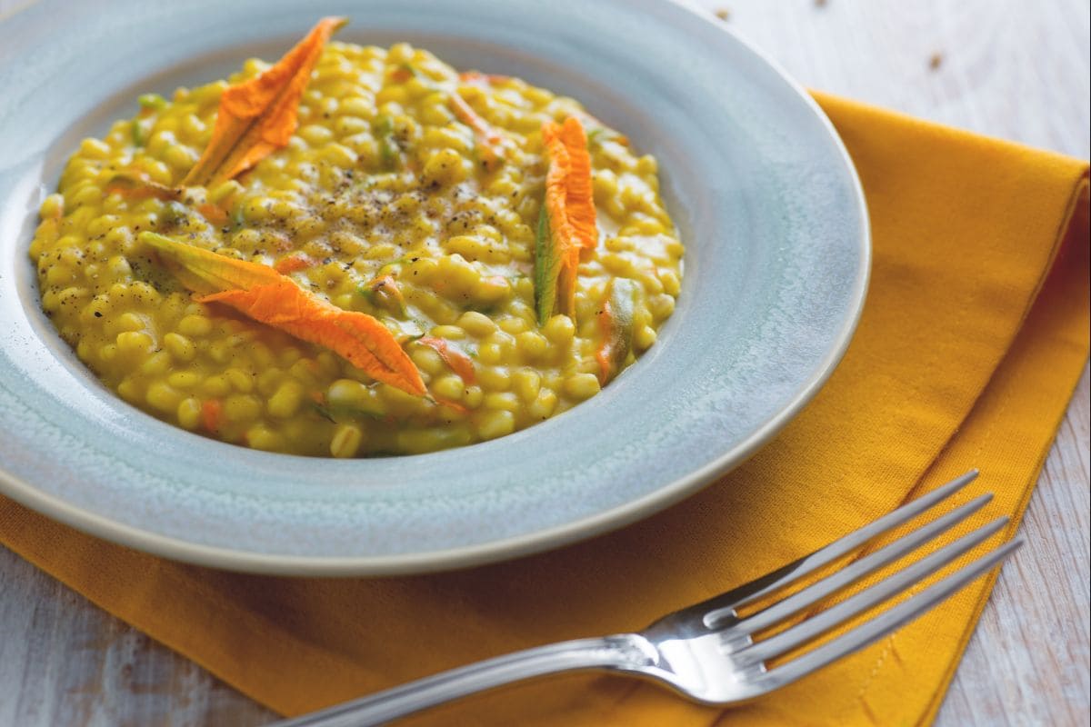 Orzotto à la crème et fleurs de courgette