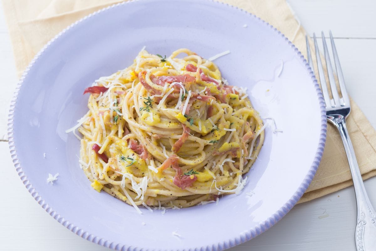 Pâtes à la crème de courgettes jaunes et jambon