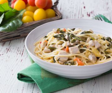 Pâtes au thon, fines herbes et tomates cerises