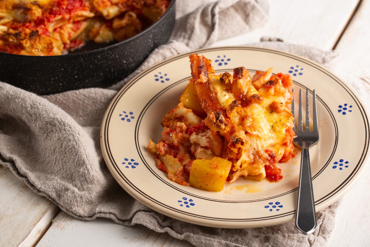 Pâtes et pommes de terre à la tiella