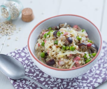 Orzotto avec lardons, légumes et fromage