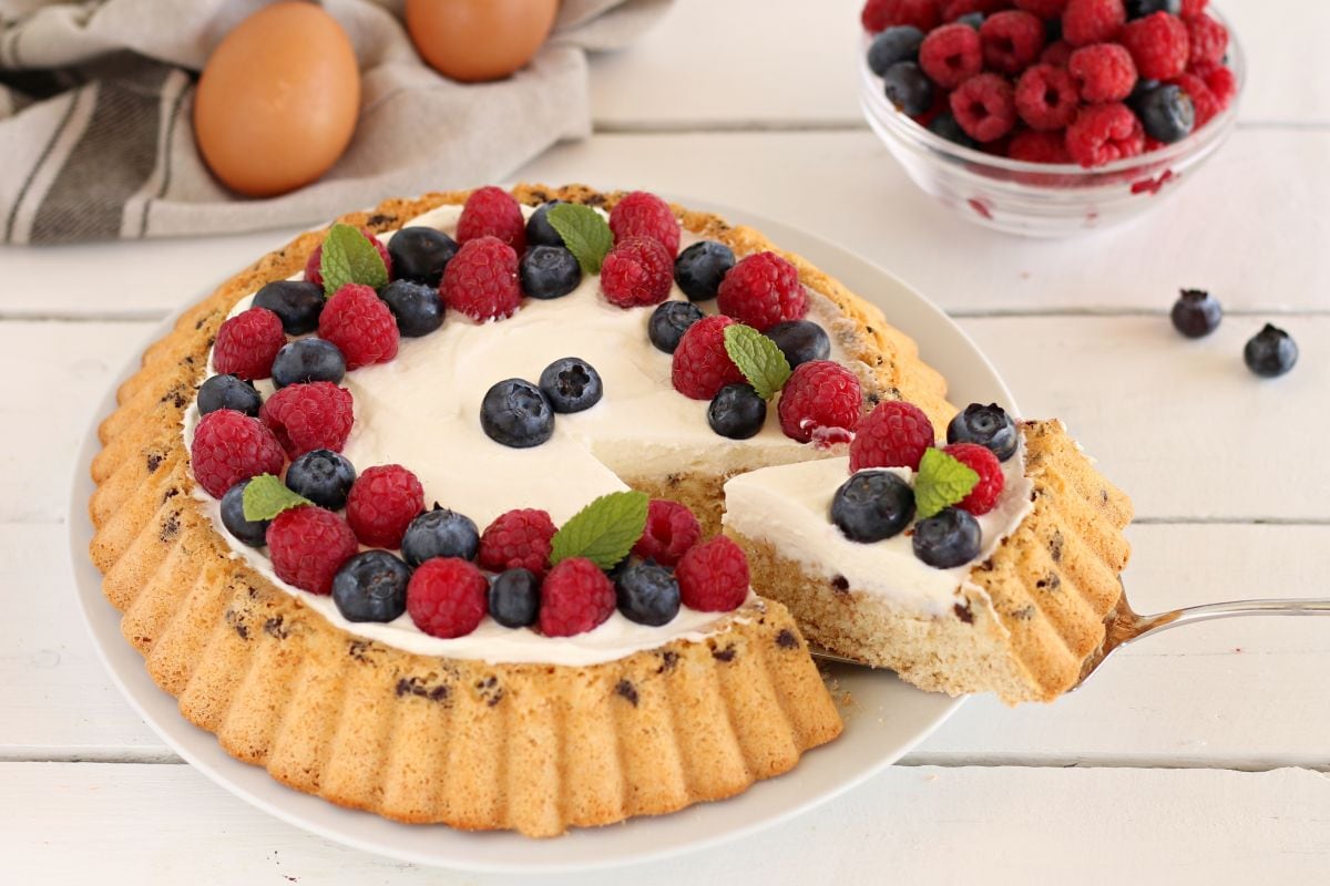 Gâteau moelleux au yaourt et aux fruits