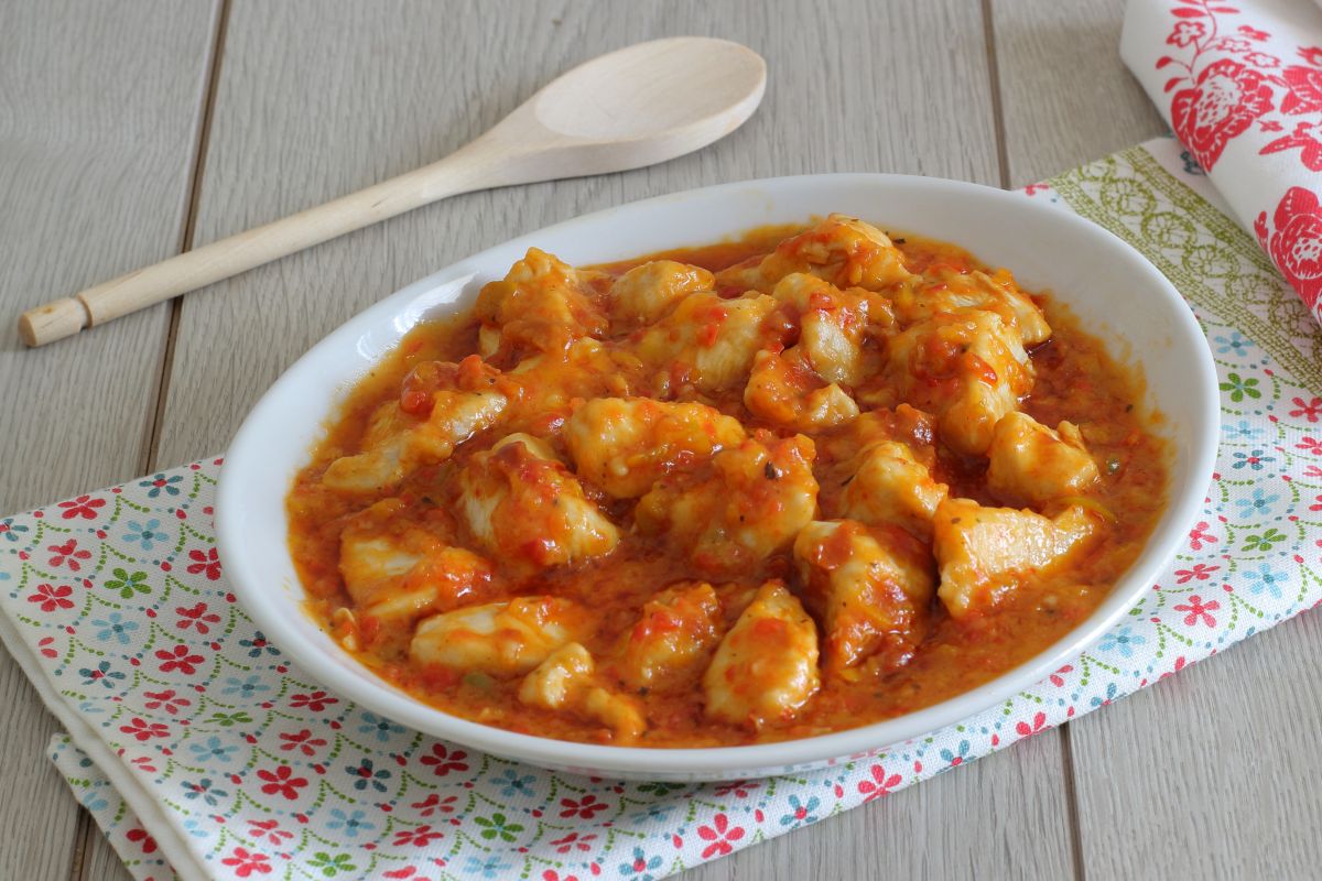Bouchées de poulet, poivrons et tomates séchées