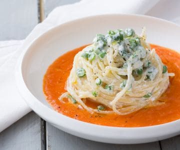 Pâtes avec ricotta, haricots verts et tomates fraîches