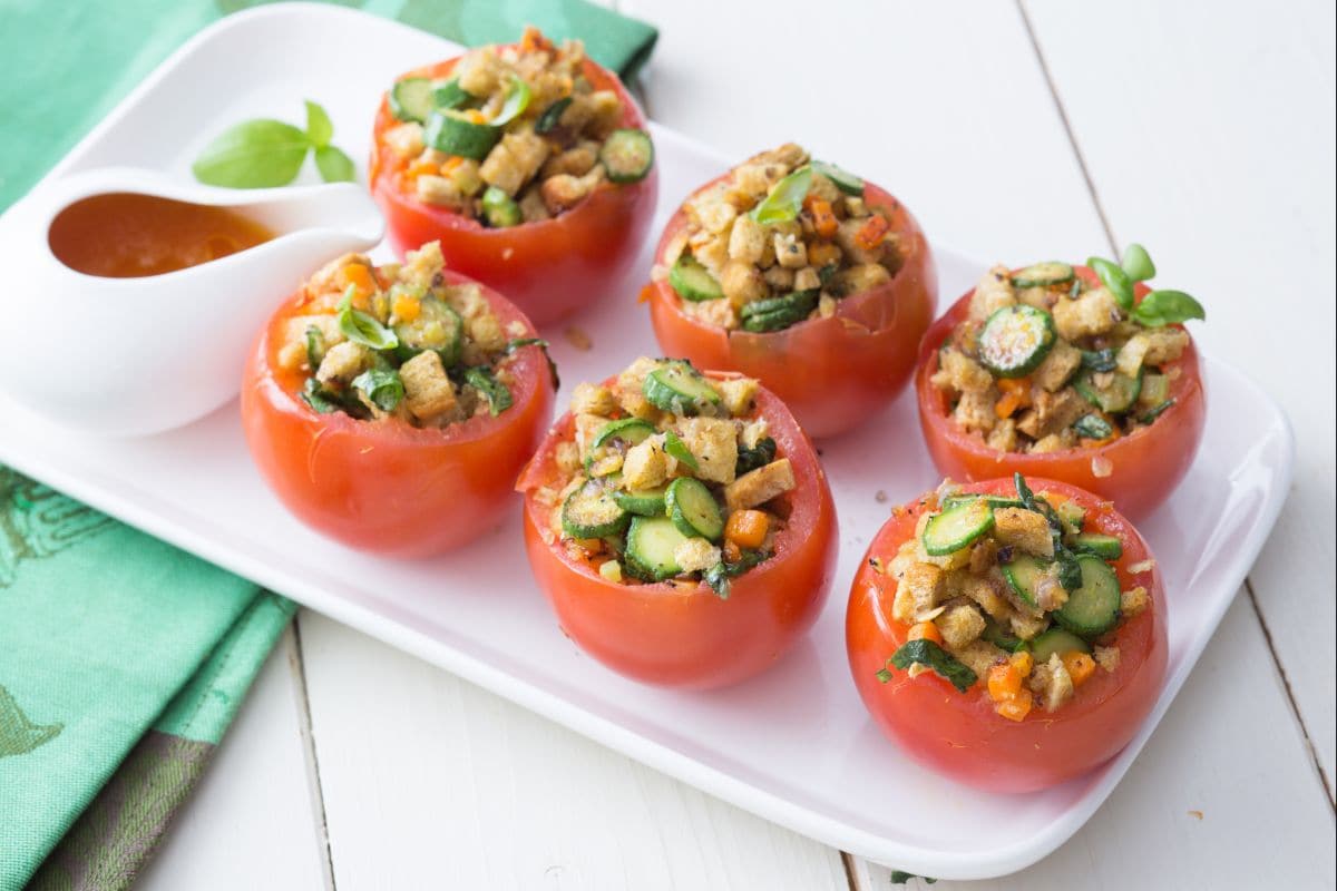 Tomates farcies à la panzanella