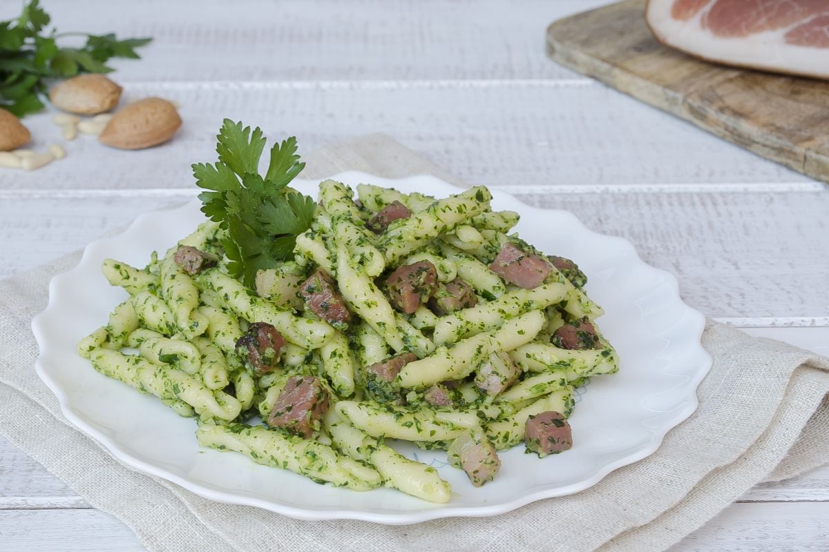 Pâtes au pesto de persil et speck