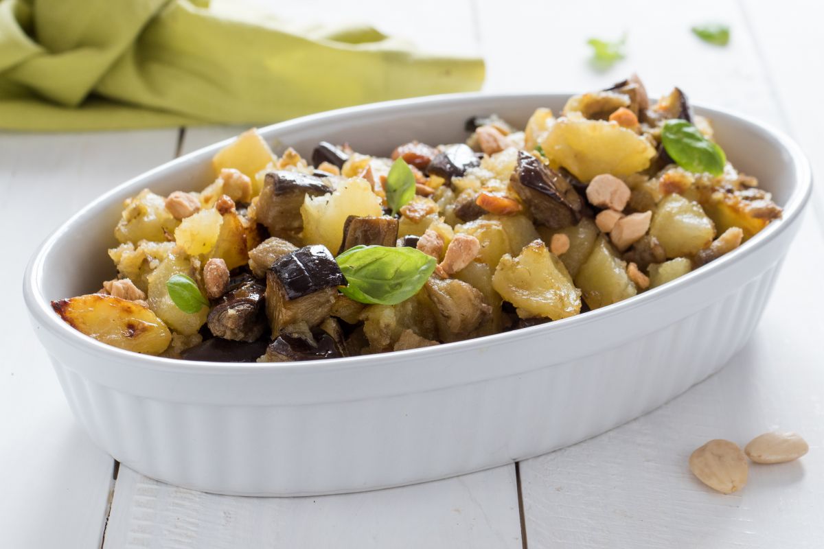 Aubergines et pommes de terre aux amandes