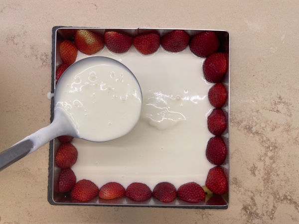 Gâteau aux fraises et chocolat blanc - step 2